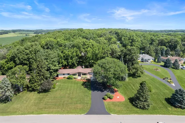 $799,999 | 5572 Stable View Lane, Fitchburg, WI 53575