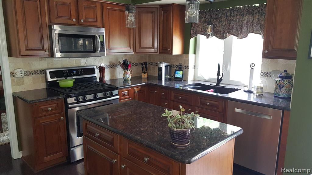 133 Saxon Court Rochester Hills, MI 48307 - Photo 13 of 42