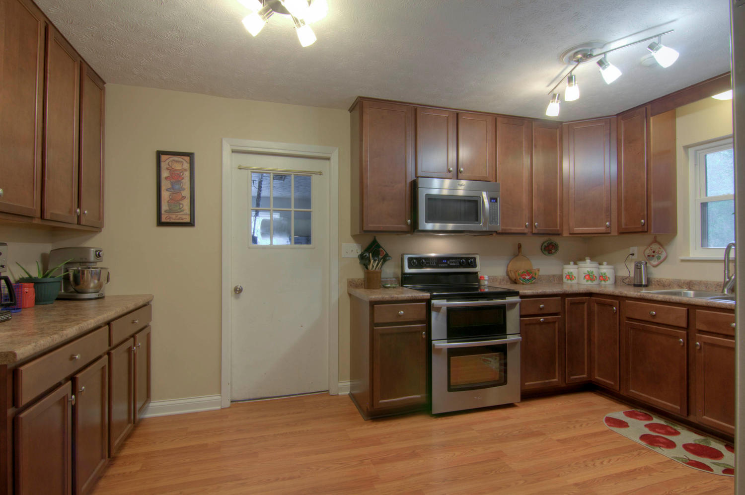 316 Fancy Meadows Road Strawberry Plains, TN 37871 - Photo 8 of 37 316 Fancy Meadows Rd-large-009-37-Kitche
