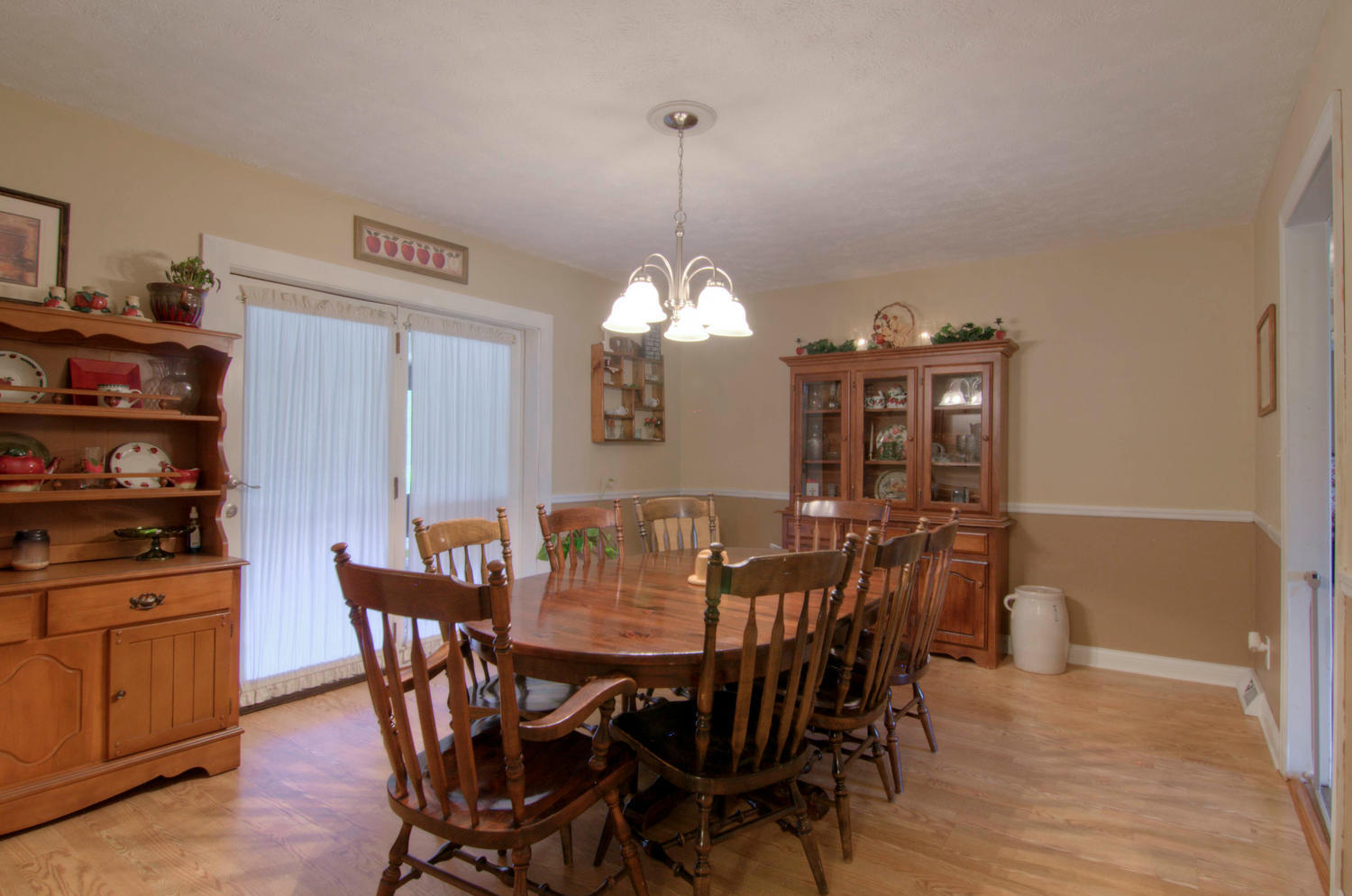 316 Fancy Meadows Road Strawberry Plains, TN 37871 - Photo 10 of 37 316 Fancy Meadows Rd-large-008-19-Dining