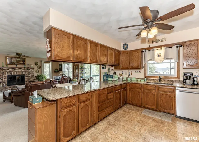 $292,000 | 631 Suncrest Drive, Sherrard, IL 61281