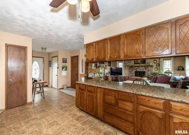 $292,000 | 631 Suncrest Drive, Sherrard, IL 61281