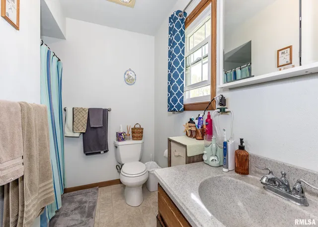 $292,000 | 631 Suncrest Drive, Sherrard, IL 61281