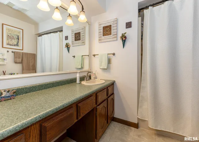 $292,000 | 631 Suncrest Drive, Sherrard, IL 61281