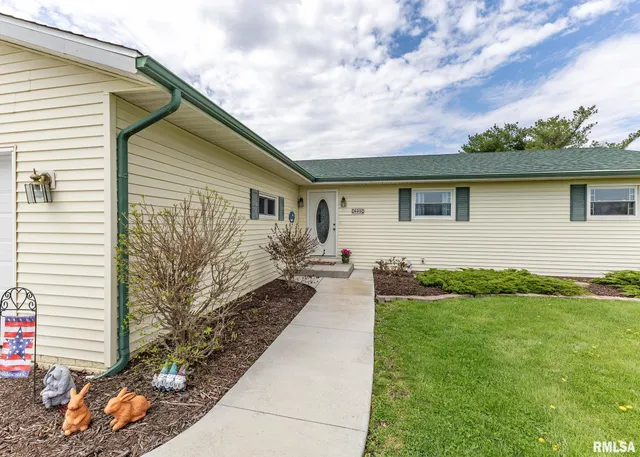 $292,000 | 631 Suncrest Drive, Sherrard, IL 61281