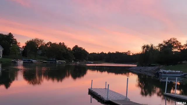 $292,000 | 631 Suncrest Drive, Sherrard, IL 61281