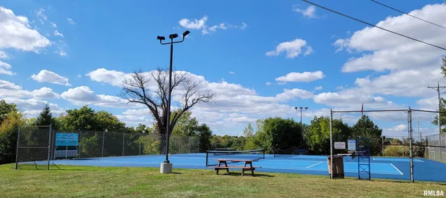 $292,000 | 631 Suncrest Drive, Sherrard, IL 61281