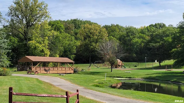 $292,000 | 631 Suncrest Drive, Sherrard, IL 61281