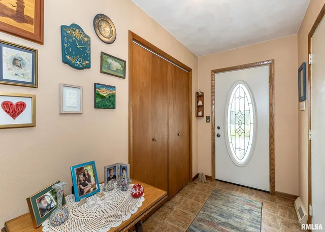 $292,000 | 631 Suncrest Drive, Sherrard, IL 61281