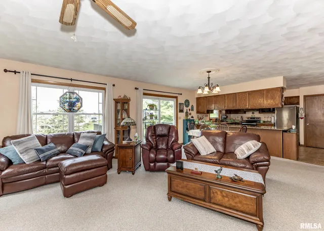 $292,000 | 631 Suncrest Drive, Sherrard, IL 61281