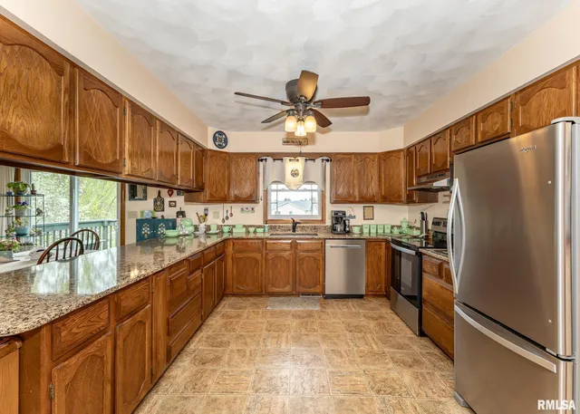 $292,000 | 631 Suncrest Drive, Sherrard, IL 61281