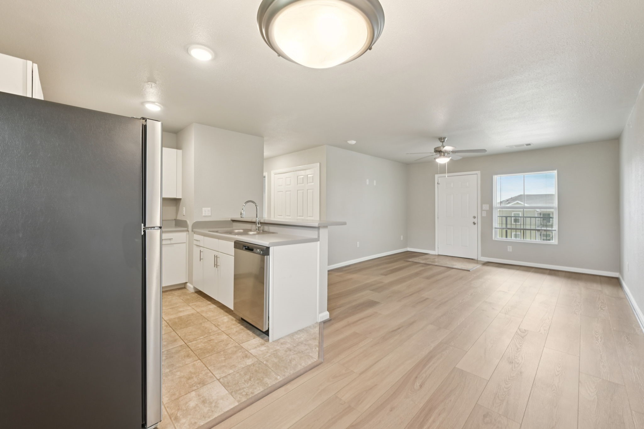 254 Plez Morgan Drive, Unit F Montgomery, TX 77356 - Photo 19 of 31 a view of kitchen with sink and refrigerator