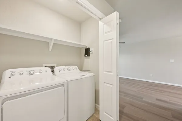 $1,100 | 254 Plez Morgan Drive, Unit F, Montgomery, TX 77356