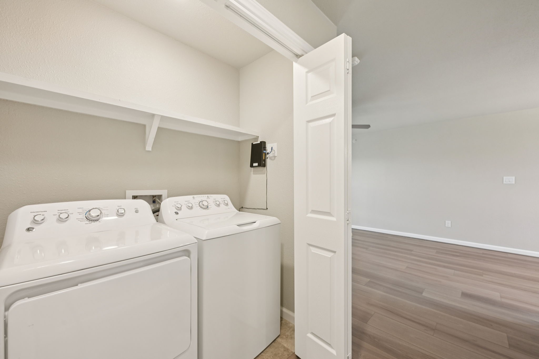 254 Plez Morgan Drive, Unit F Montgomery, TX 77356 - Photo 20 of 31 a utility room with dryer and washer