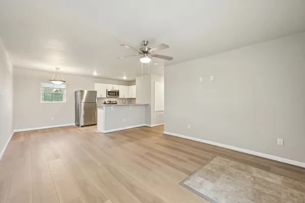 $1,100 | 254 Plez Morgan Drive, Unit F, Montgomery, TX 77356