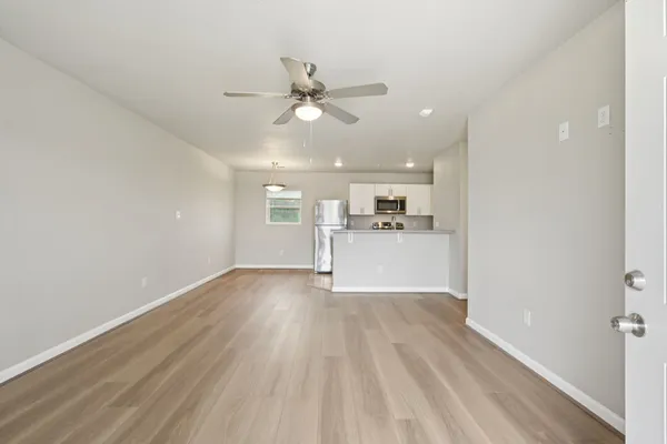 $1,100 | 254 Plez Morgan Drive, Unit F, Montgomery, TX 77356