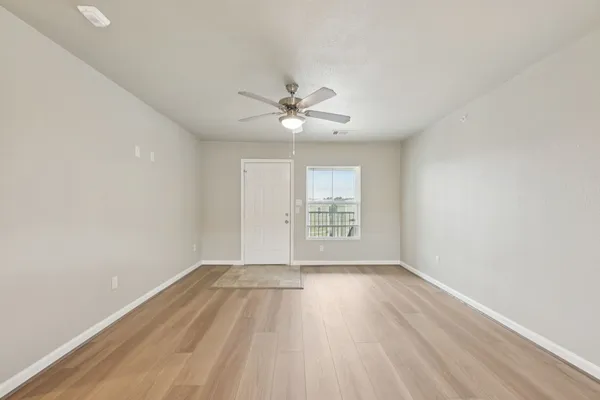 $1,100 | 254 Plez Morgan Drive, Unit F, Montgomery, TX 77356