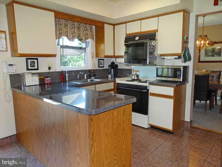 4274 Remo Crescent Road Bensalem, PA 19020 - Photo 5 of 25 Kitchen