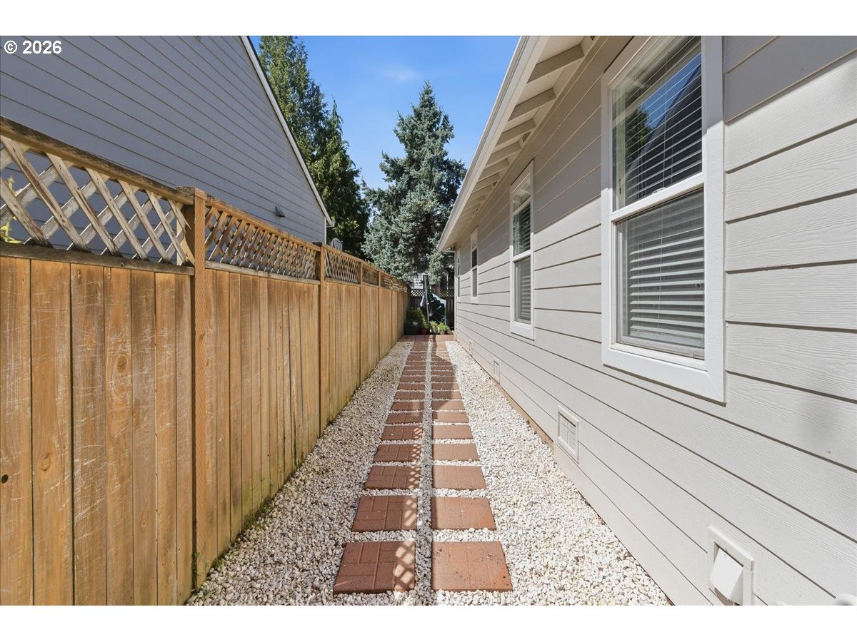 465 Southwest Sutherland Way Beaverton, OR 97006 - Photo 26 of 30 Patio