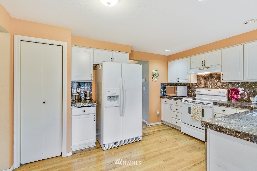 2103 Southeast 22nd Place Renton, WA 98055 - Photo 9 of 24 Gallery Image 9