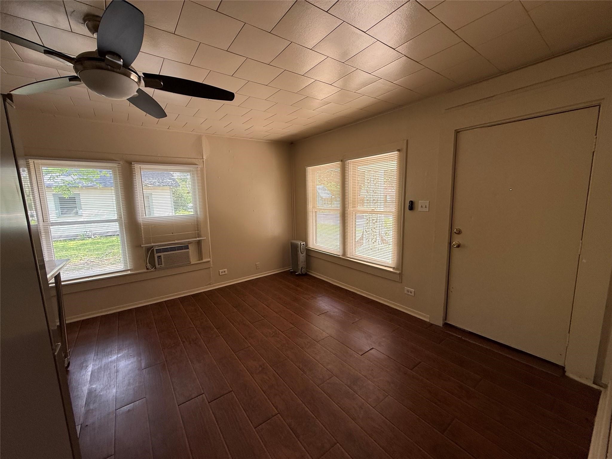 2812 Angier Road Huntsville, TX 77340 - Photo 2 of 6