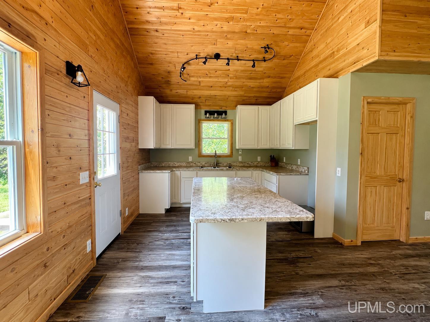 5738 North Simmons Road Hessel, MI 49745 - Photo 5 of 28