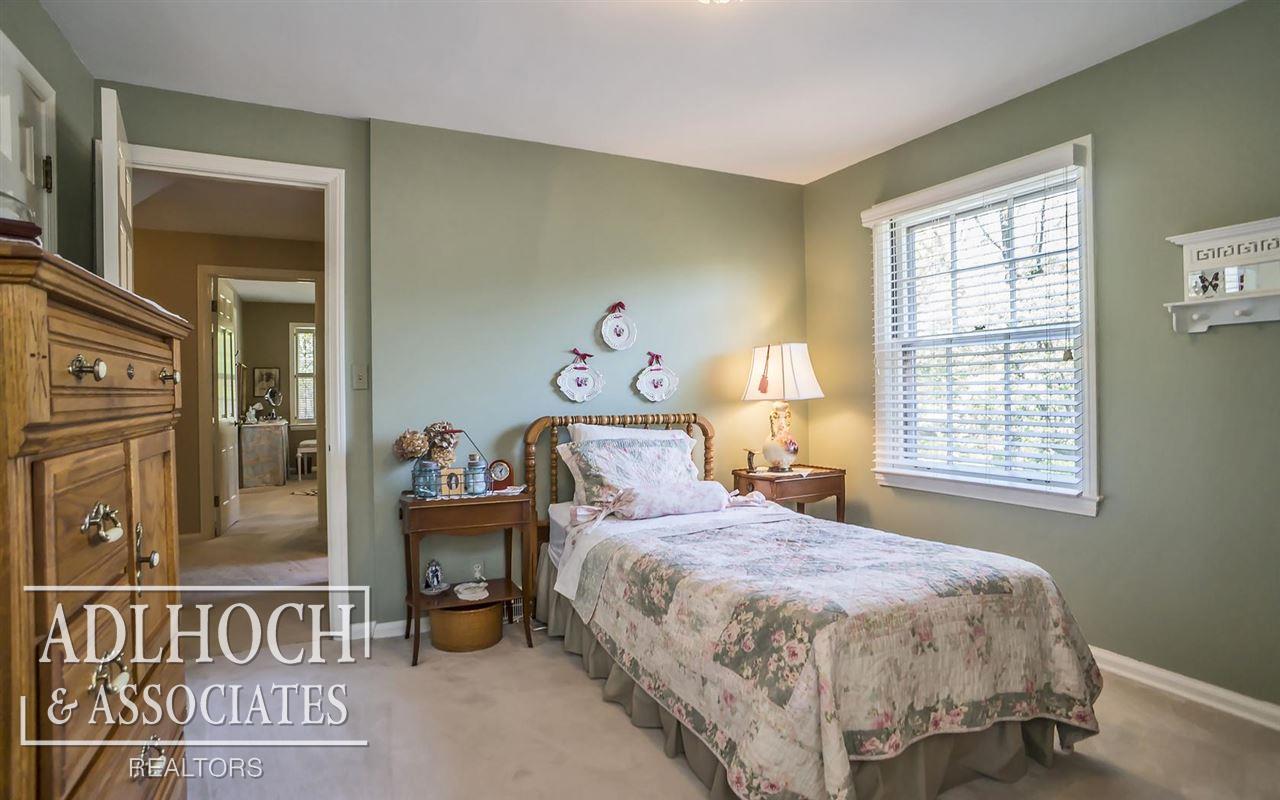 1048 Audubon Road Grosse Pointe, MI 48230 - Photo 17 of 21 31291102-16.JPG