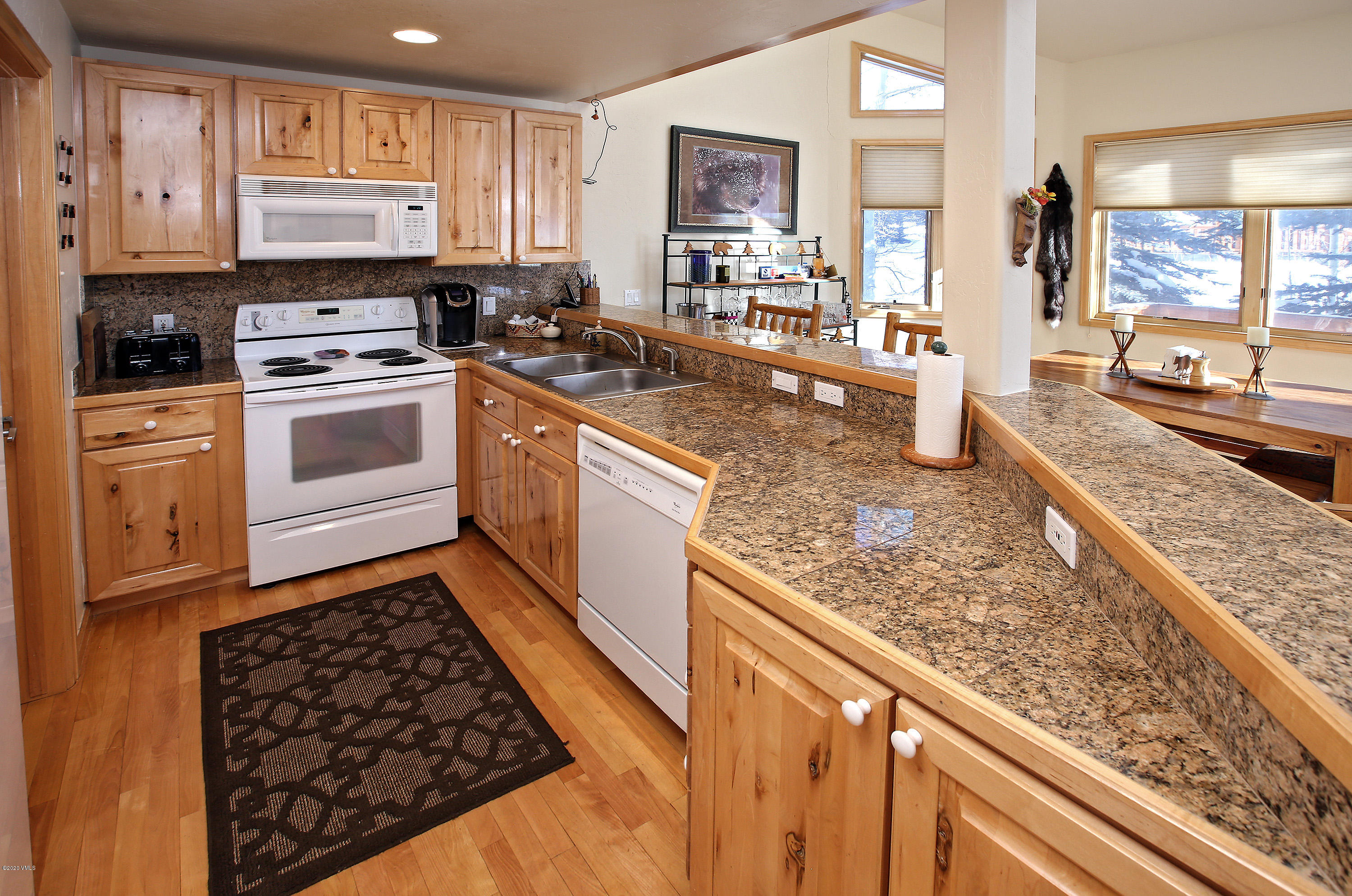 1890 Lions Ridge Loop, Unit 12 Vail, CO 81657 - Photo 5 of 18 1890_lions_ridge_loop_12_kitchen