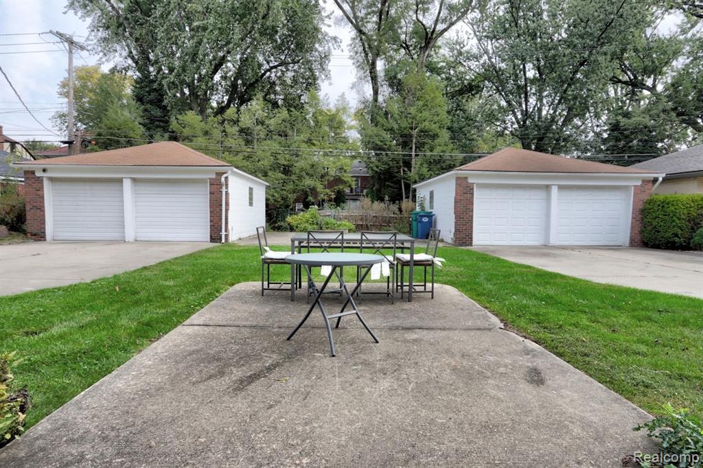 916 Harcourt Road Grosse Pointe, MI 48230 - Photo 5 of 28
