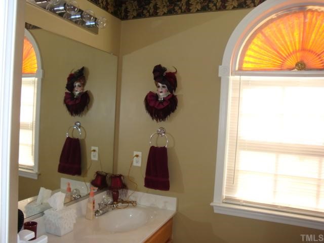 5124 Long Neck Court Raleigh, NC 27604 - Photo 9 of 12 Master bath suite offers dble bowl vanity , garden tub and seperate shower!