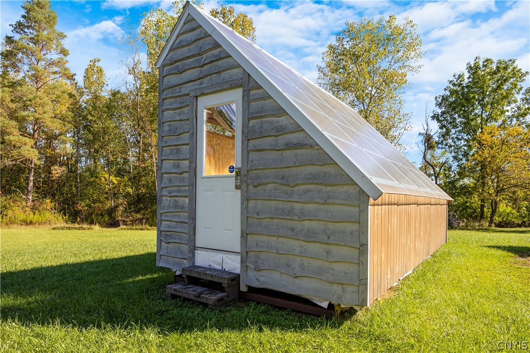 6687 Beach Road Camillus, NY 13209 - Photo 48 of 50 Sweet lil greenhouse!