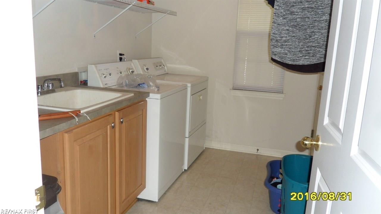 2531 Empire Court Rochester, MI 48309 - Photo 18 of 39 31306214-19.JPG