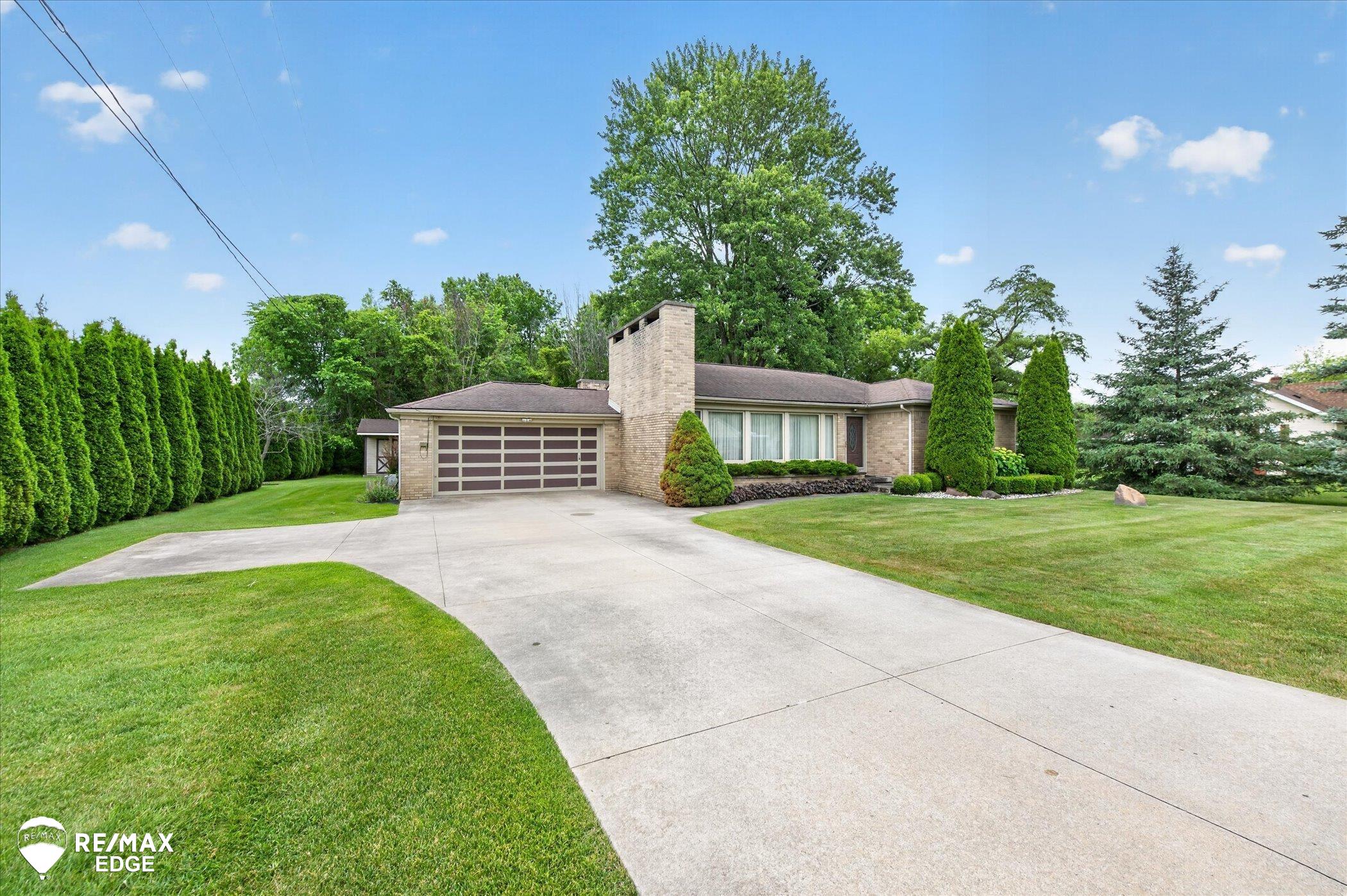 10048 East Coldwater Road Davison, MI 48423 - Photo 2 of 31