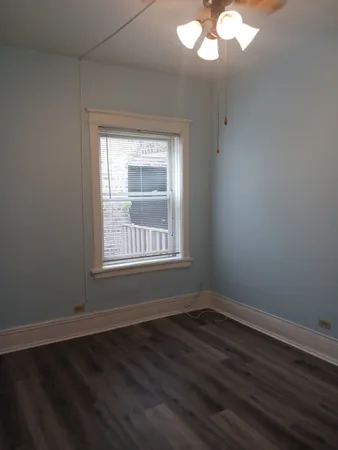 $1,100 | 3920 North Broadway, Unit 302, Chicago, IL 60613