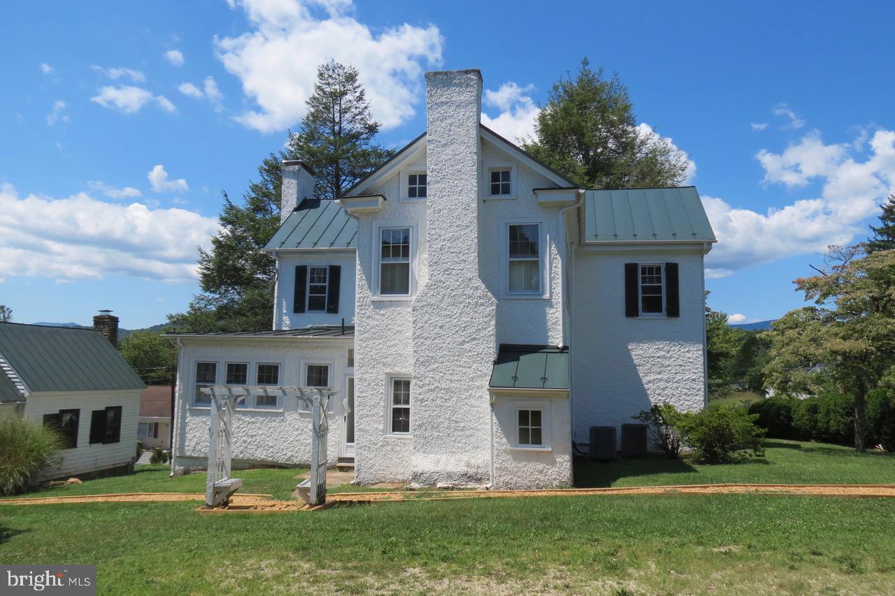 262 Main Street Washington, VA 22747 - Photo 2 of 30 Back of the house faces Gay Street across the yard