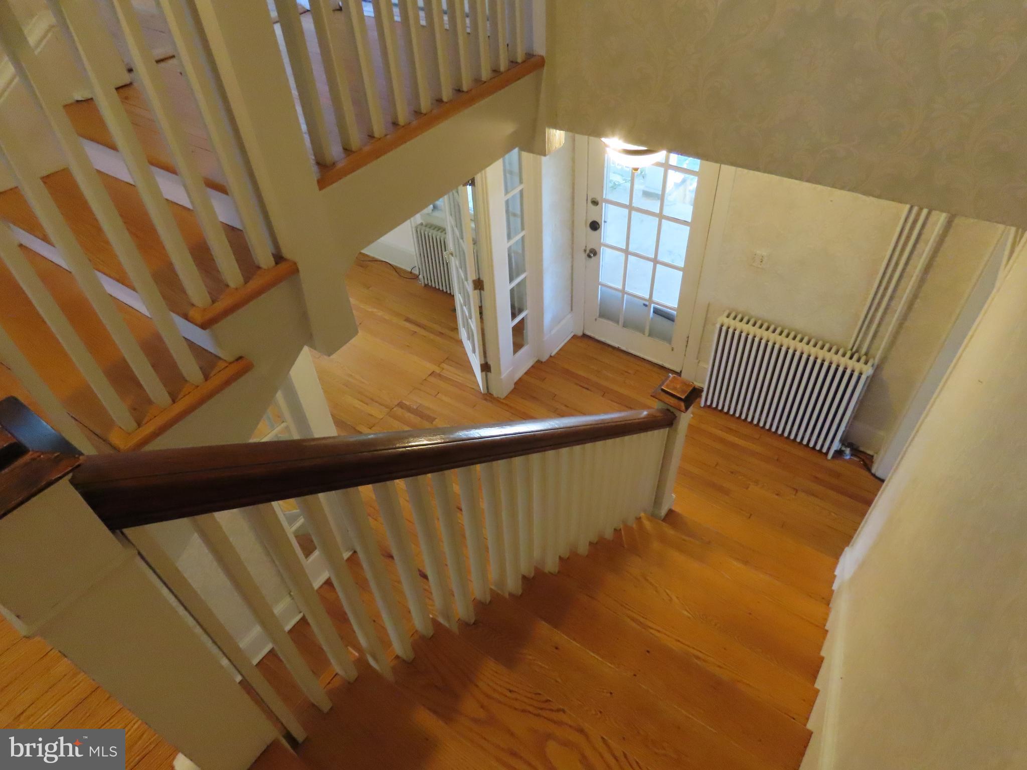 262 Main Street Washington, VA 22747 - Photo 13 of 30 Stairway central to the house