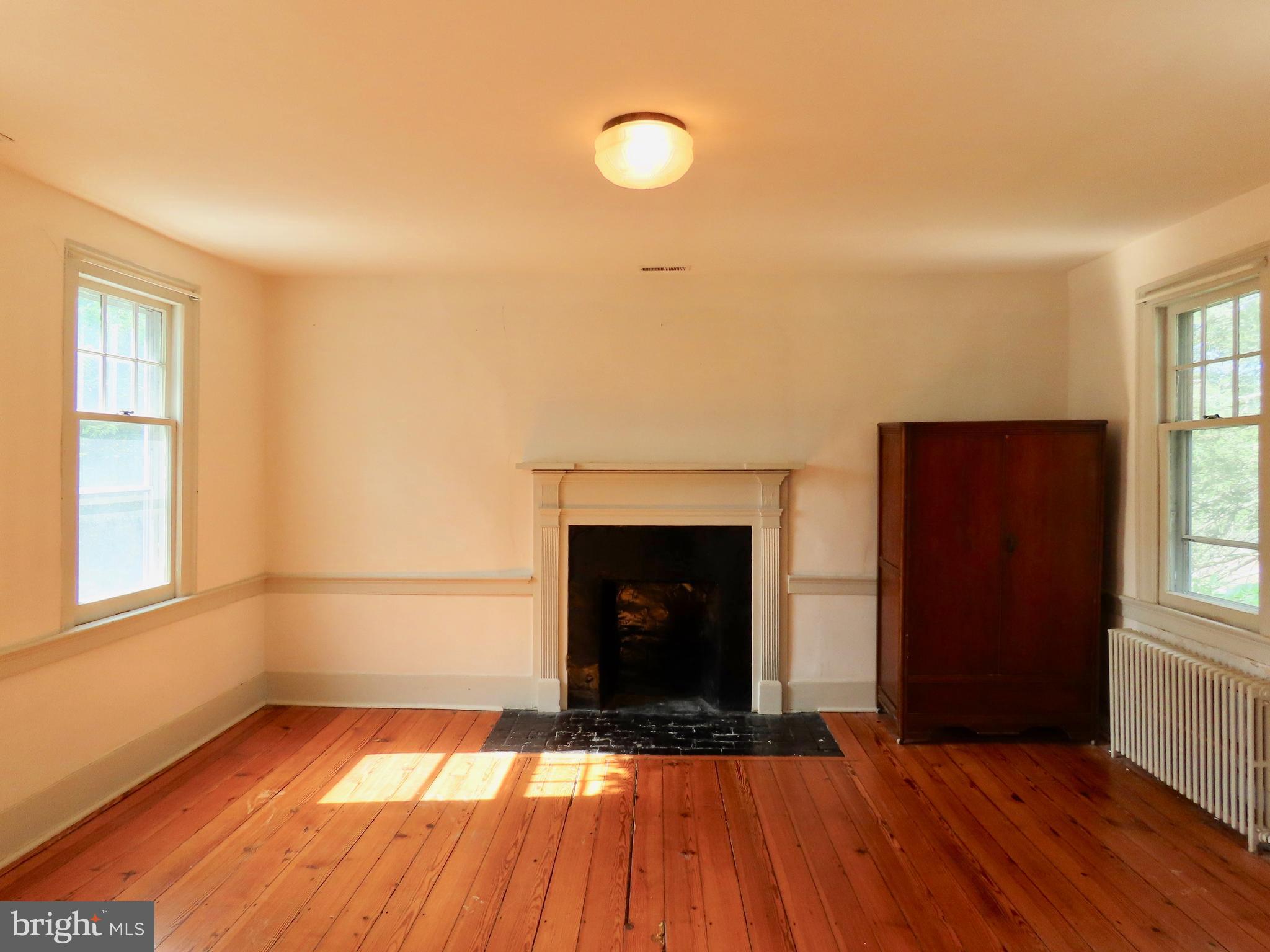262 Main Street Washington, VA 22747 - Photo 14 of 30 15' X 14' Upstairs bedroom