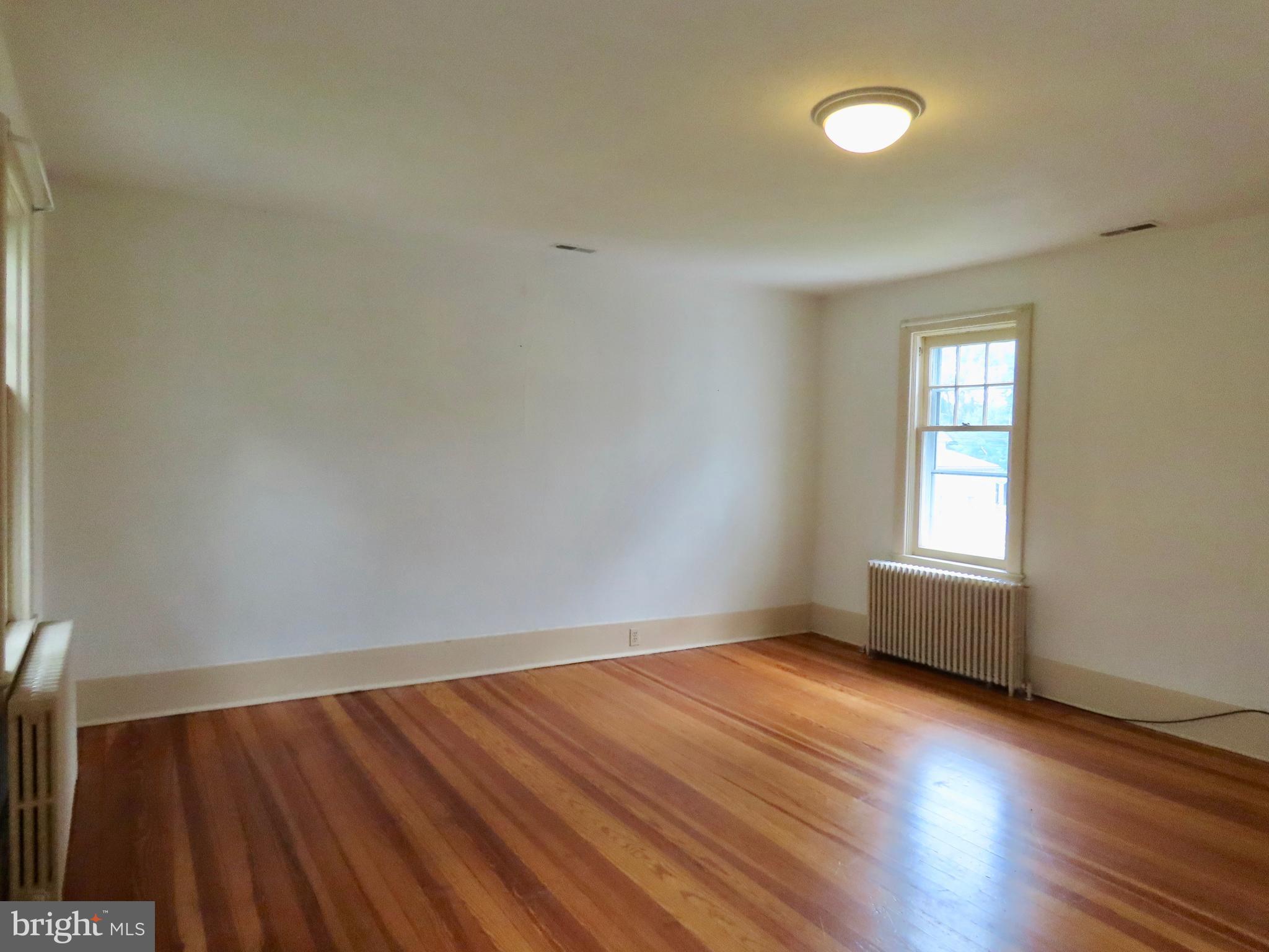 262 Main Street Washington, VA 22747 - Photo 15 of 30 15' X 14' Second Bedroom upstairs