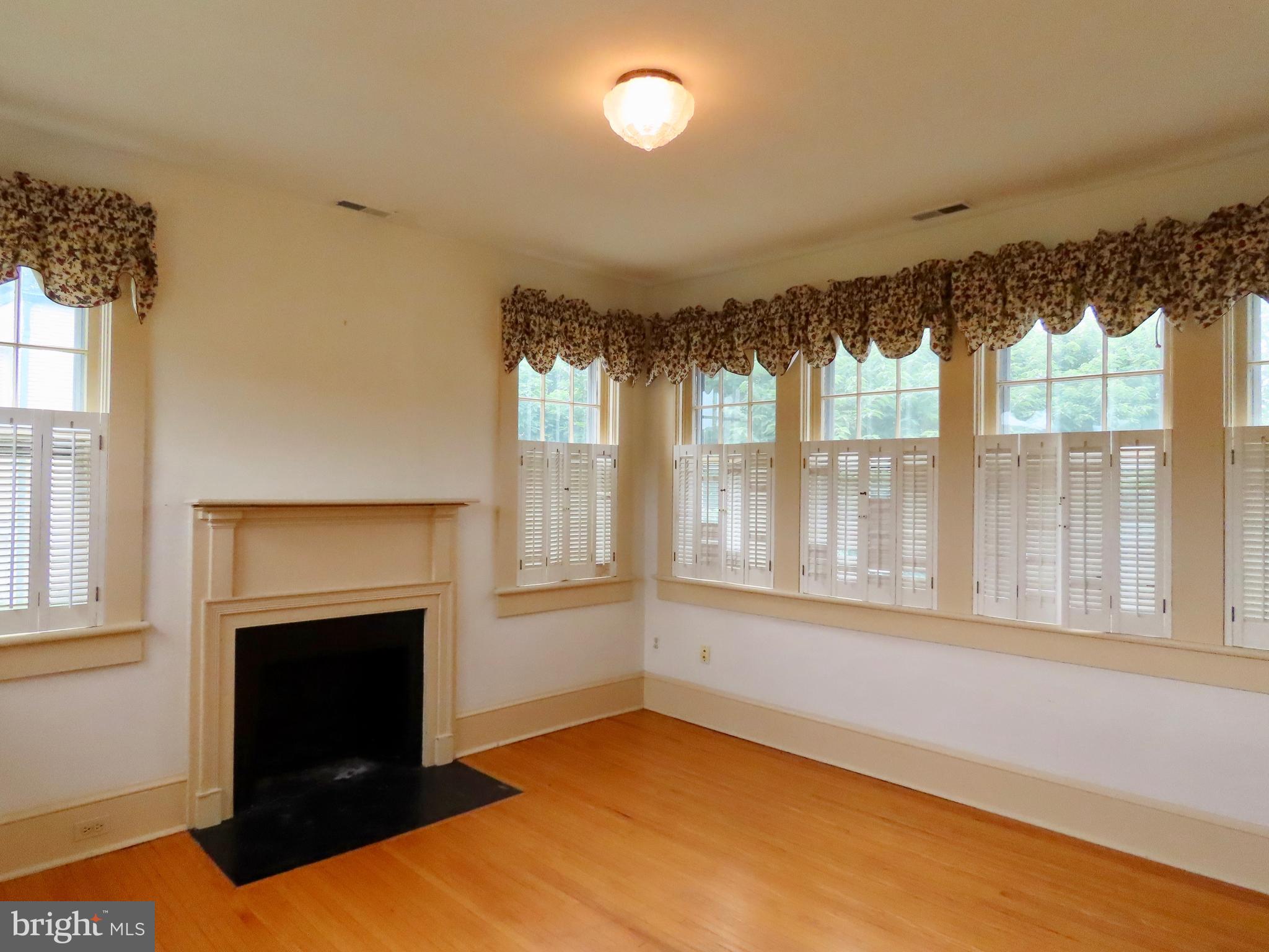 262 Main Street Washington, VA 22747 - Photo 20 of 30 Sunroom