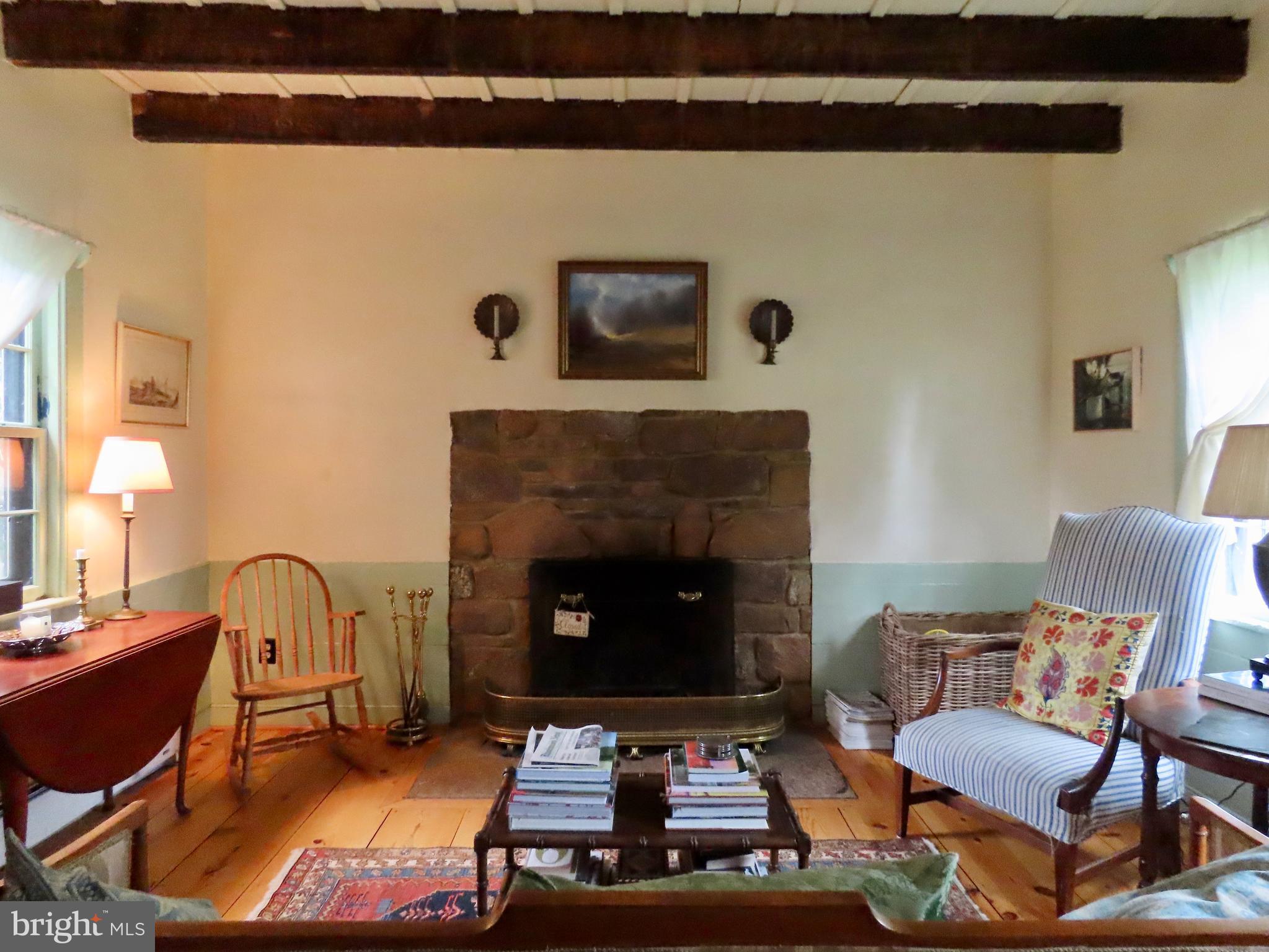 262 Main Street Washington, VA 22747 - Photo 23 of 30 Cottage Living Room
