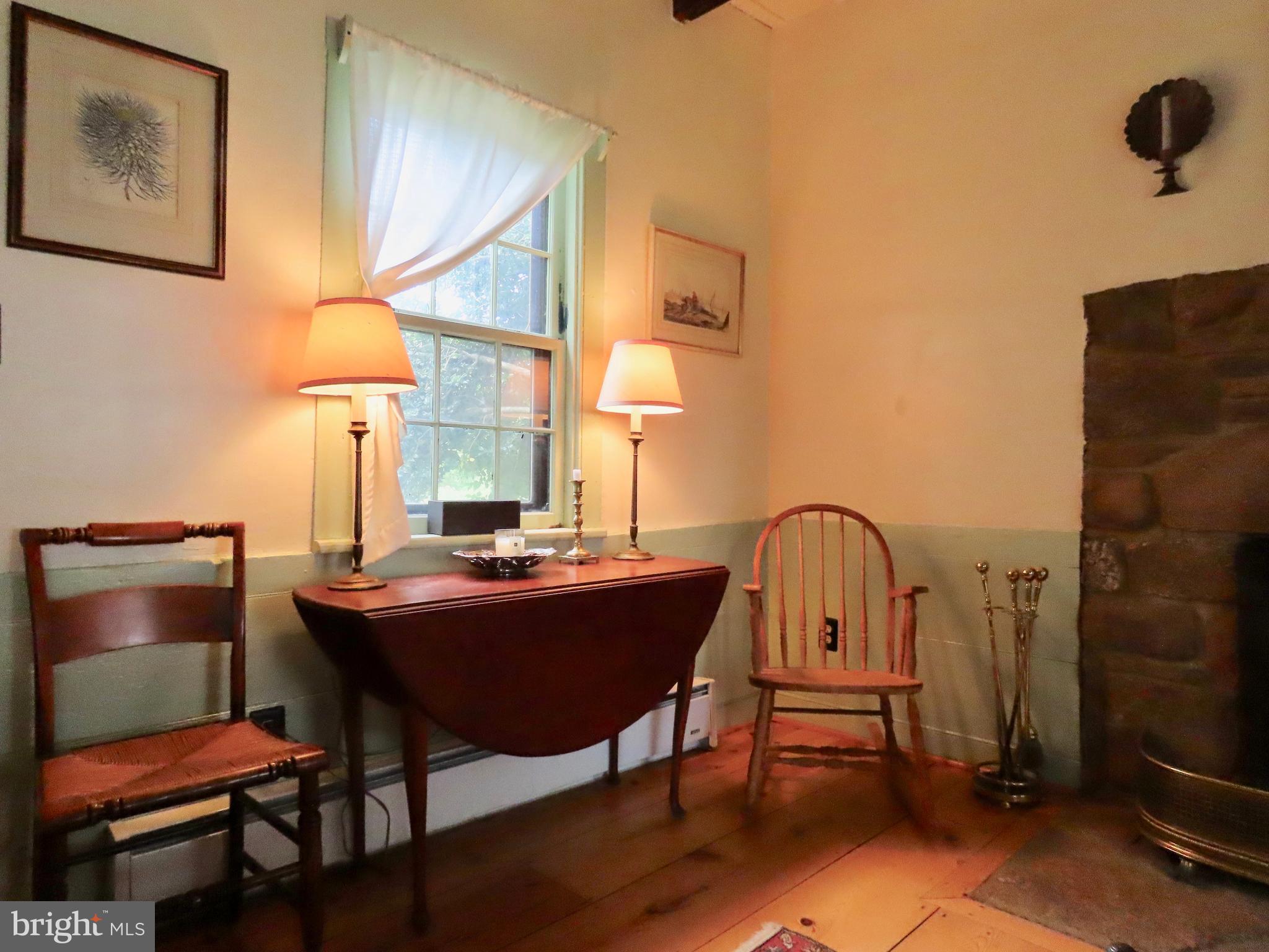 262 Main Street Washington, VA 22747 - Photo 24 of 30 Cottage Living Room corner