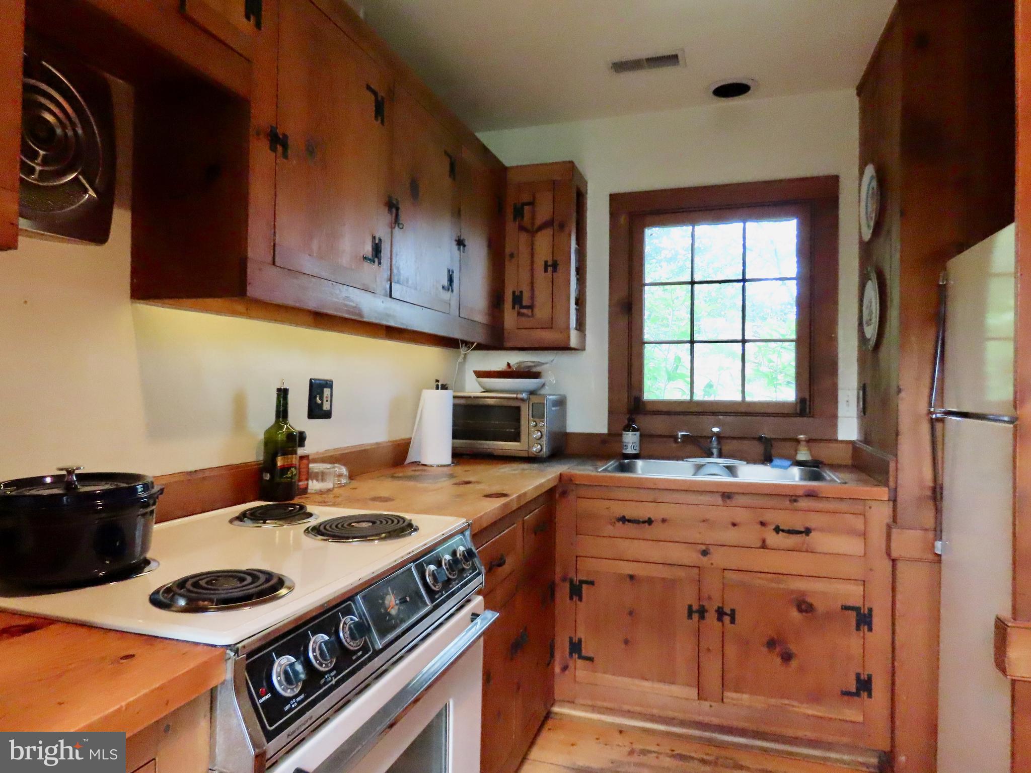262 Main Street Washington, VA 22747 - Photo 27 of 30 Cottage kitchen