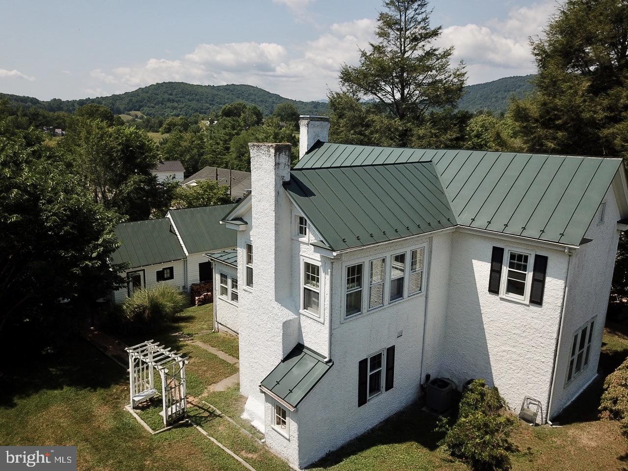 262 Main Street Washington, VA 22747 - Photo 29 of 30 Side of the house towards the western mountains