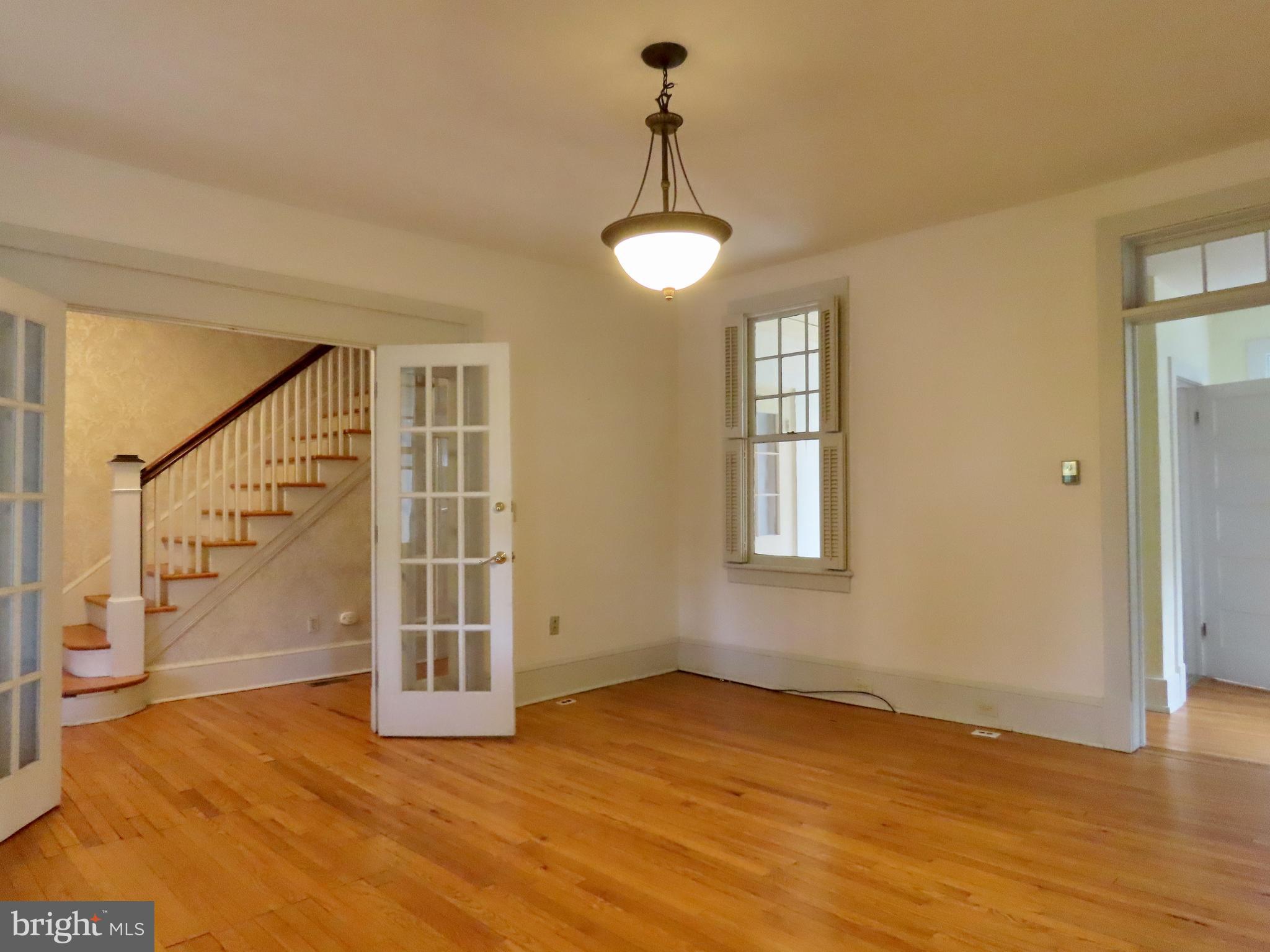 262 Main Street Washington, VA 22747 - Photo 4 of 30 15' X 14' Living Room to front Foyer