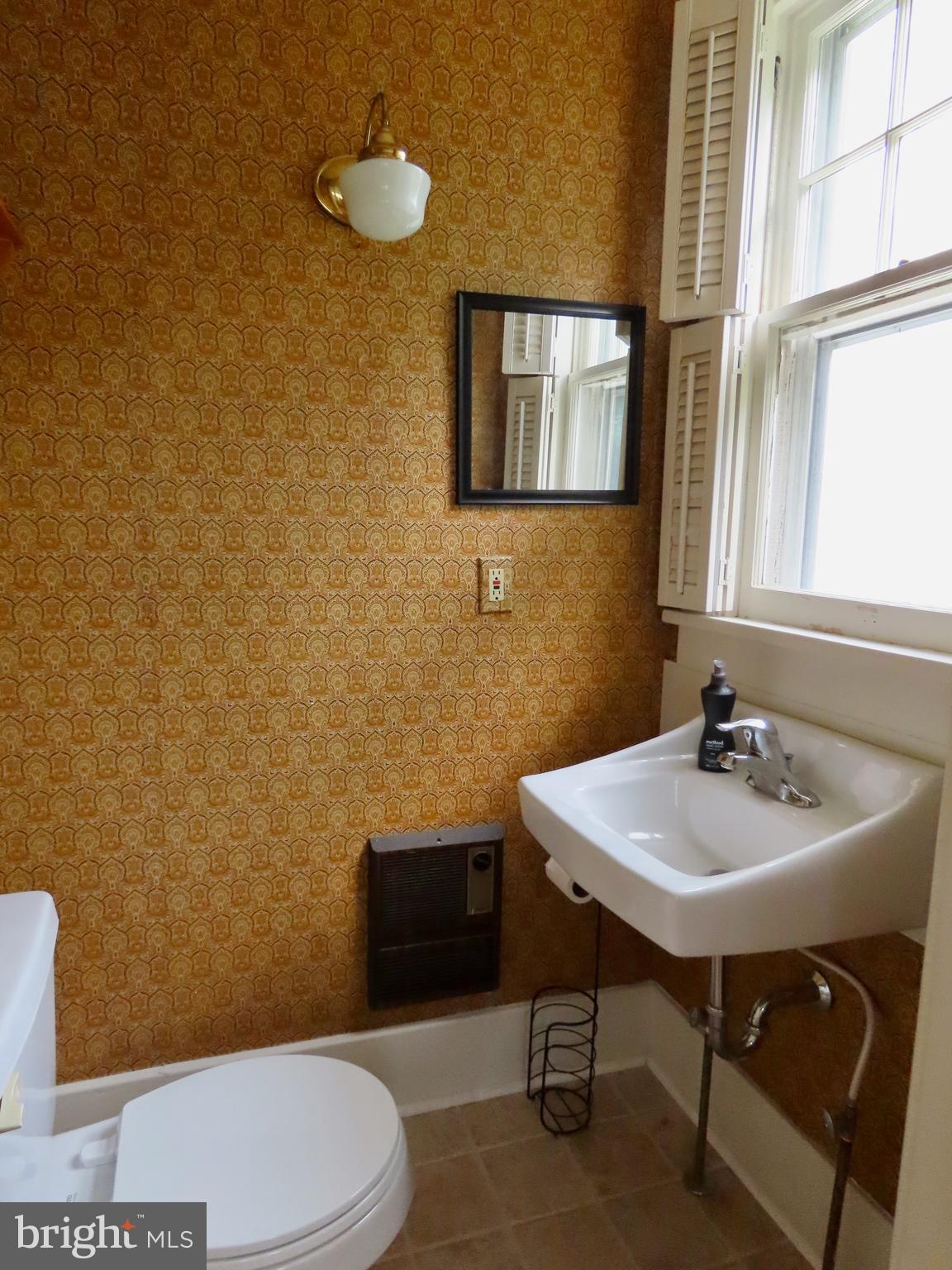 262 Main Street Washington, VA 22747 - Photo 7 of 30 1/2 bath near Office