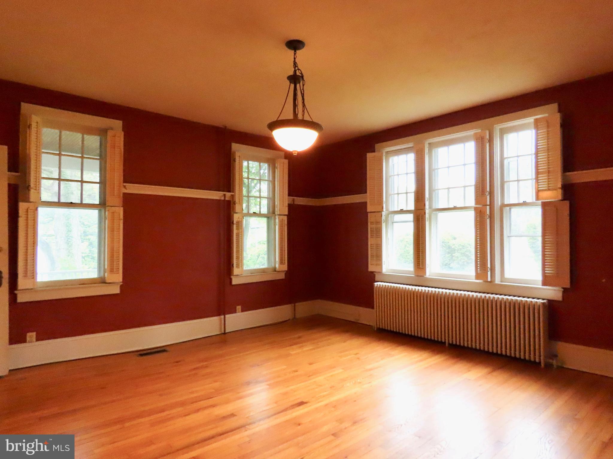262 Main Street Washington, VA 22747 - Photo 8 of 30 15' X 14' Dining Room