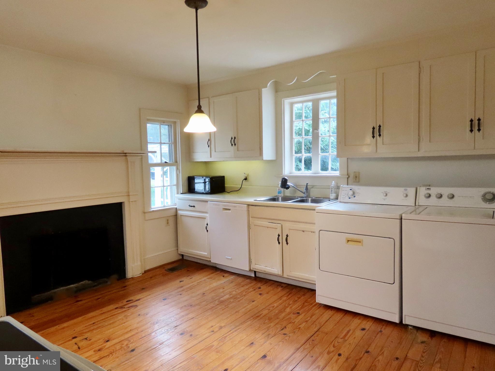 262 Main Street Washington, VA 22747 - Photo 10 of 30 13' X 13' Kitchen