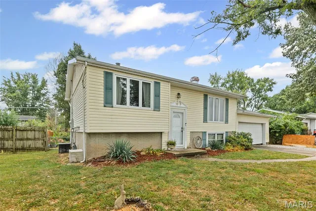 $159,900 | 223 Bachman Lane, Godfrey, IL 62035