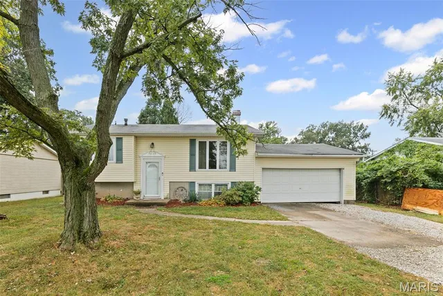 $159,900 | 223 Bachman Lane, Godfrey, IL 62035