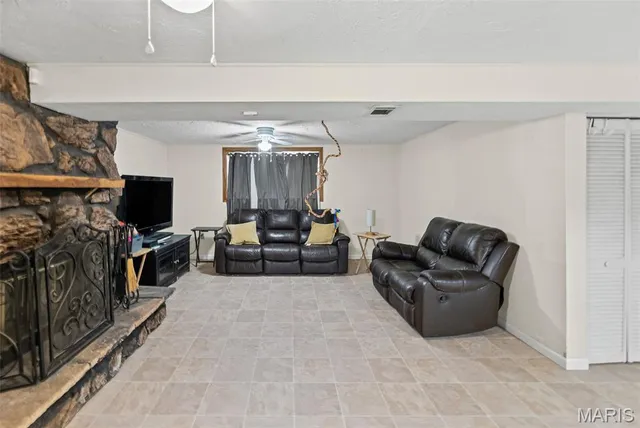 $159,900 | 223 Bachman Lane, Godfrey, IL 62035